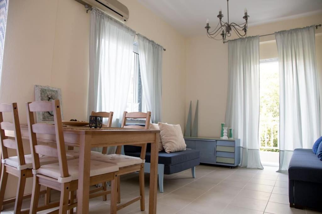 Blue Theros Apartments ปาลาเรีย ดิโอนิซีอู ภายนอก รูปภาพ